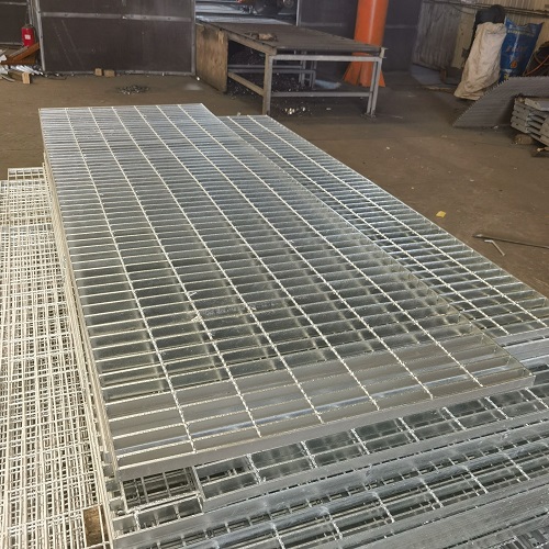 熱鍍鋅鋼格板鋼格柵對(duì)防腐蝕有著出色的表現(xiàn)