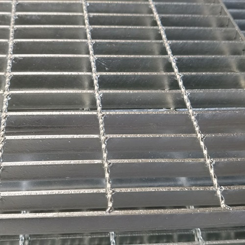 熱鍍鋅鋼格板鋼格柵對(duì)防腐蝕有著出色的表現(xiàn)