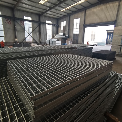 溝蓋板鋼格板助力排水系統(tǒng)的高效運用