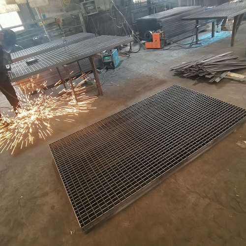 環(huán)保型平臺(tái)鋼格板：綠色工業(yè)發(fā)展的新趨勢