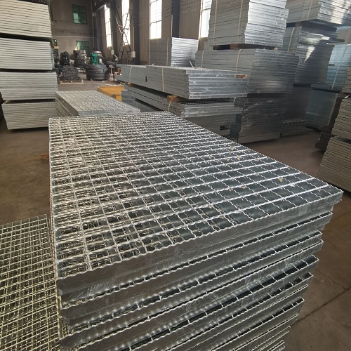 高空作業(yè)平臺專用鋼格板：安全承重設(shè)計(jì)全解析！