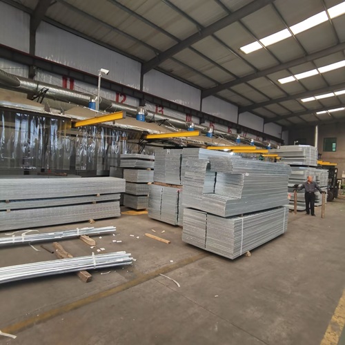 工業(yè)平臺鋼格柵的力學(xué)藝術(shù)：構(gòu)建高承重抗沖擊的可靠解決方案