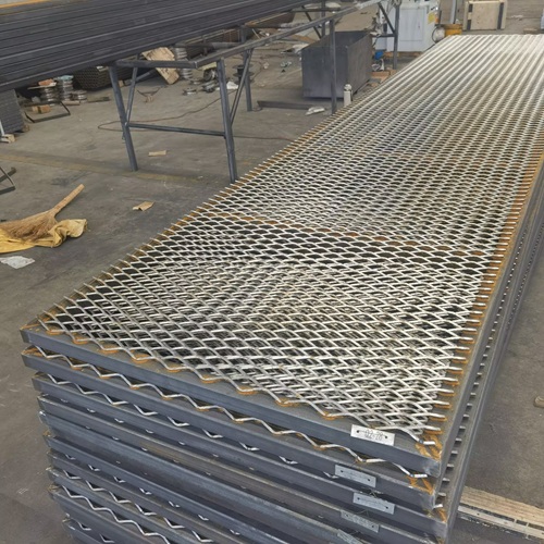 鋼格柵板在數(shù)據(jù)中心地板上的應(yīng)用太驚艷了