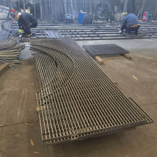 鋼格柵板在音樂(lè)節(jié)舞臺(tái)搭建中的表現(xiàn)讓人驚喜